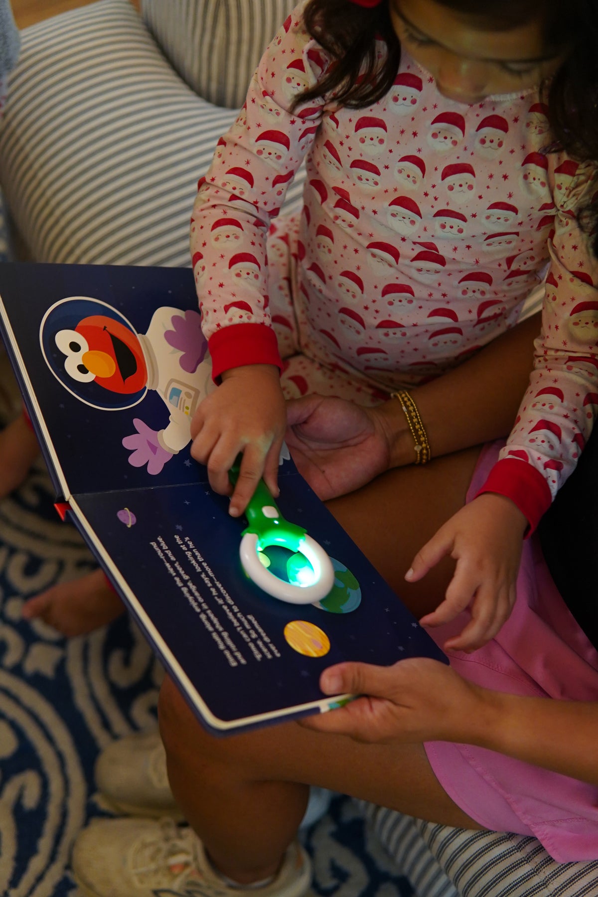 Light-Up Library - Play Pretend with Elmo: Outer Space