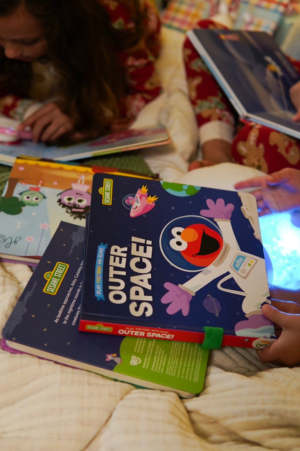 Light-Up Library - Play Pretend with Elmo: Outer Space